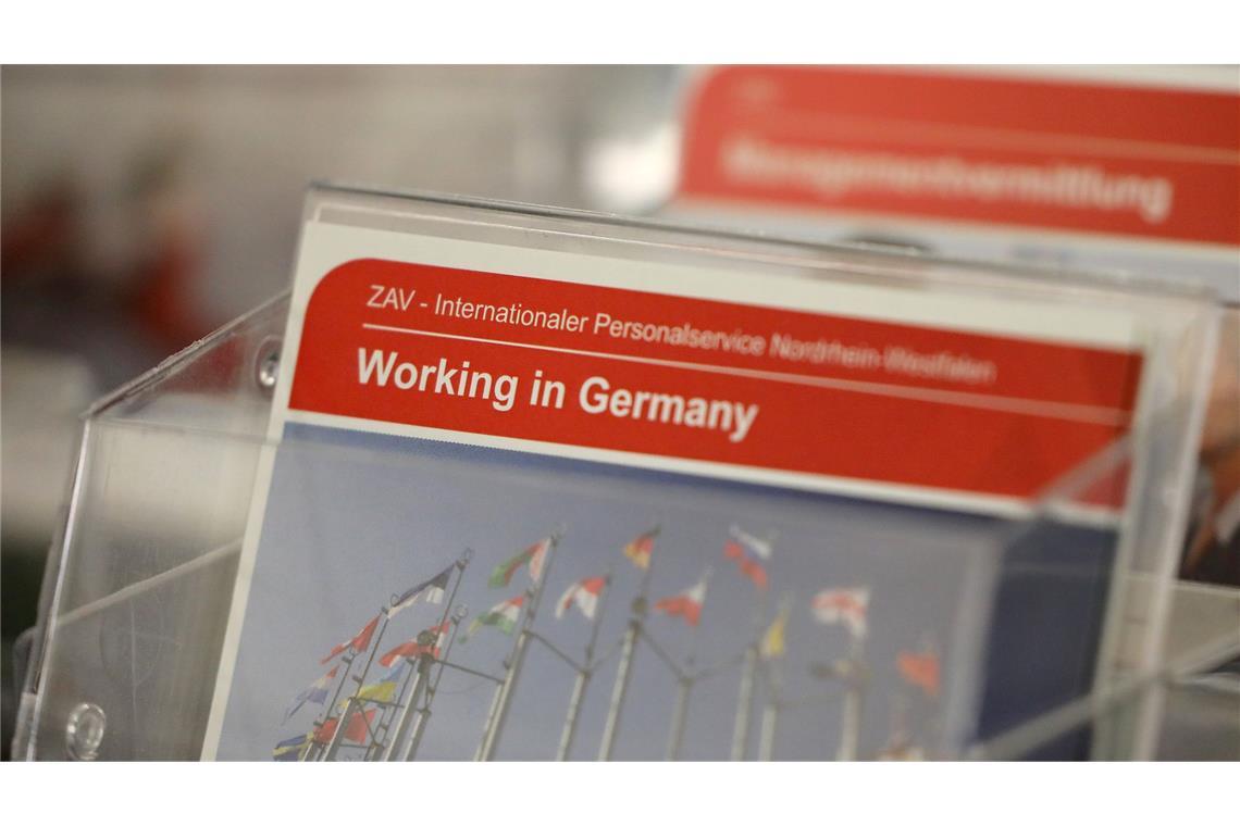 Der deutsche Arbeitsmarkt wird zu einem größer werdenden Anteil von Menschen getragen, die keinen deutschen Pass haben. (Symbolbild)