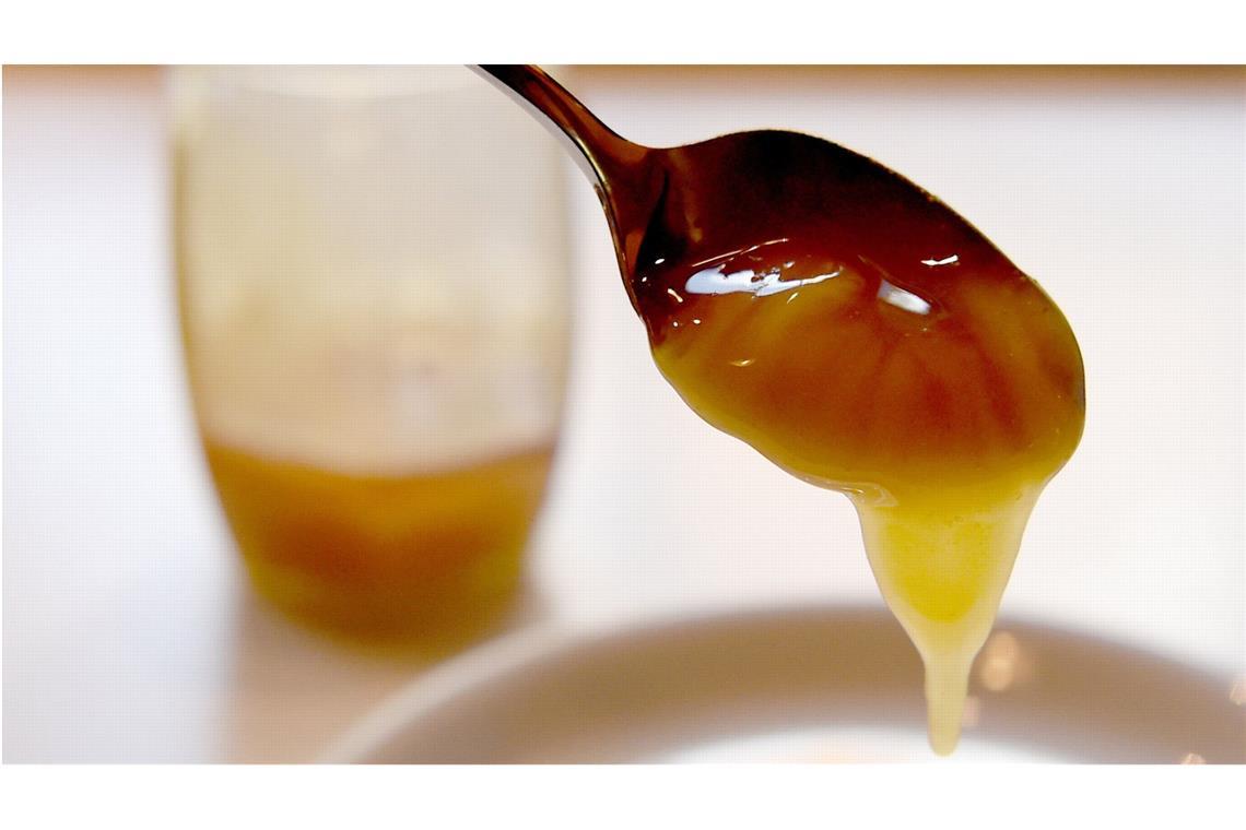 Sirup und Potenzmittel: Sorge um Ruf des Honigs Der Deutsche Berufs- und Erwerbsimkerbund sieht im Kampf gegen gefälschten Honig erste Erfolge. (Symbolbild)