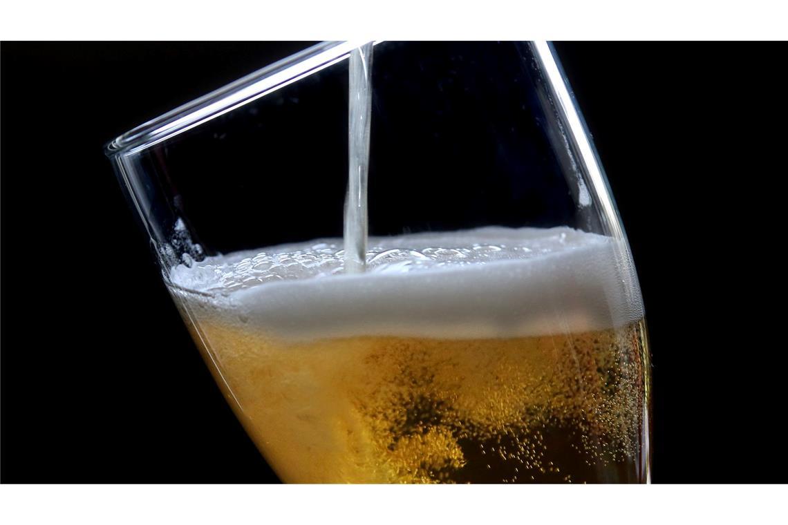 Der deutsche Biermarkt ist 2025 außergewöhnlich stark um mehr als sechs Prozent geschrumpft.