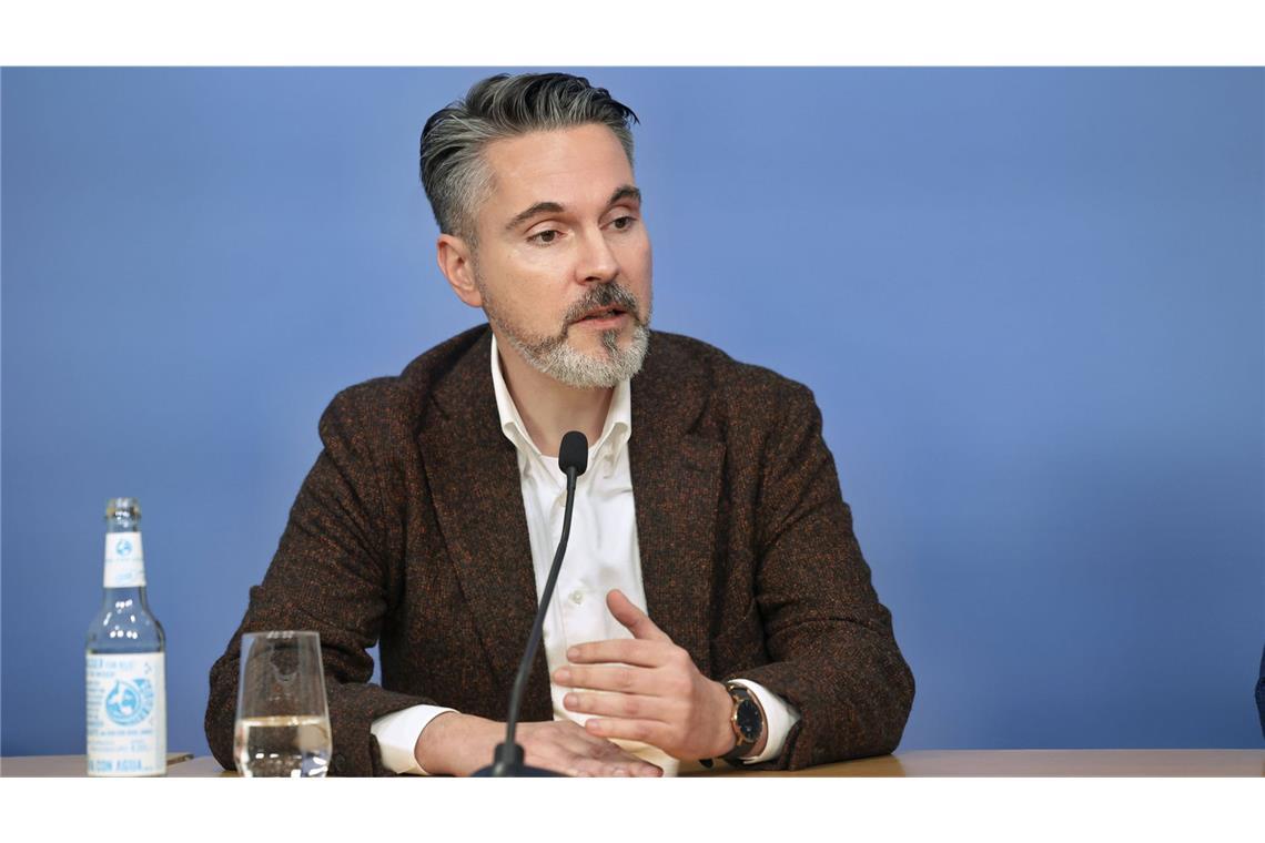 Der deutsche Europaabgeordnete Fabio De Masi zieht gegen die EU-Kommissionspräsidentin vor Gericht.