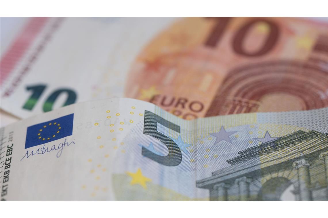 Worum es beim Streit um den Mindestlohn geht Der Deutsche Gewerkschaftsbund geht von insgesamt sechs Millionen Menschen mit Mindestlohn in Deutschland aus. (Archivbild)