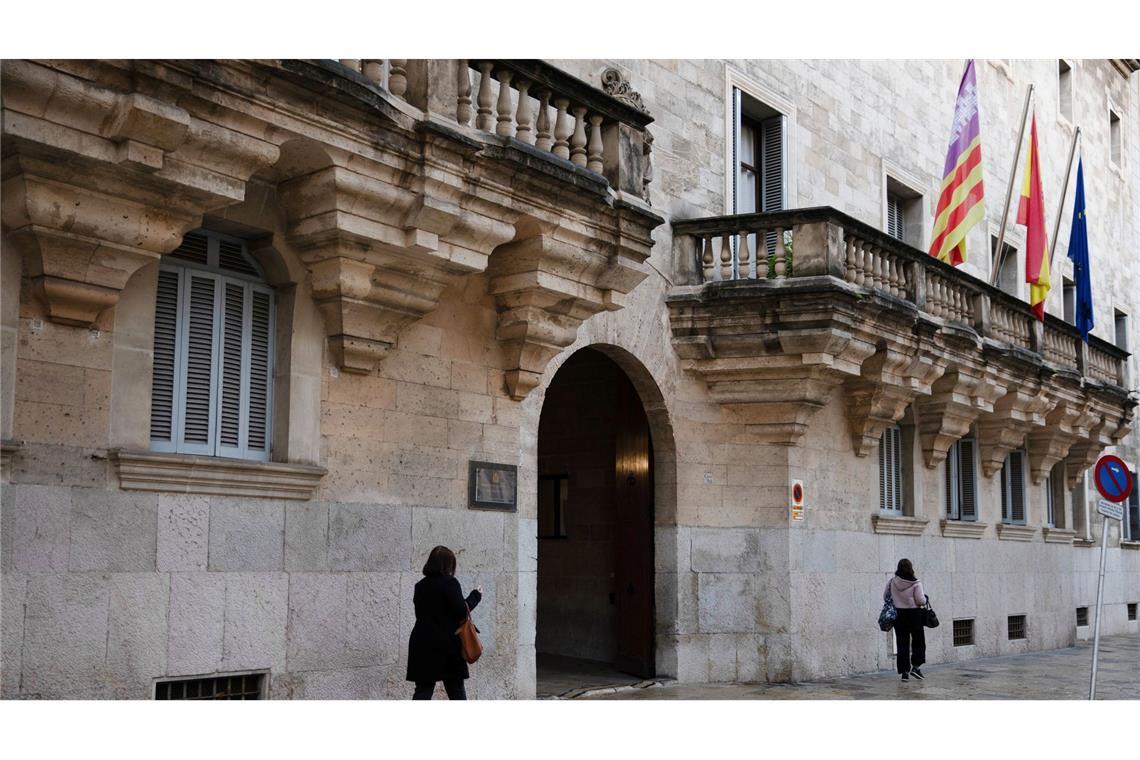 Deutscher Mallorca-Urlauber gesucht - Vergewaltigungsvorwurf Der Deutsche soll drei Gerichtstermine nicht wahrgenommen haben - jetzt baut die Justiz auf den Haftbefehl.