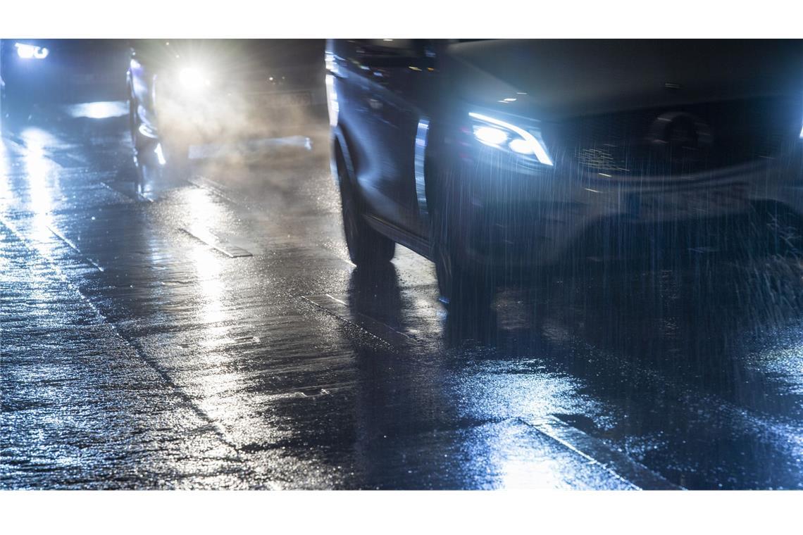 Der Deutsche Wetterdienst warnt vor Glatteis am Montagmorgen.