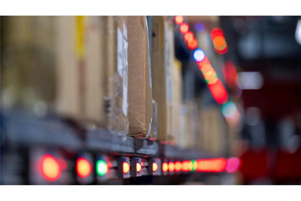 Der deutsche Zoll untersucht Pakete an Flughäfen stichprobenartig.