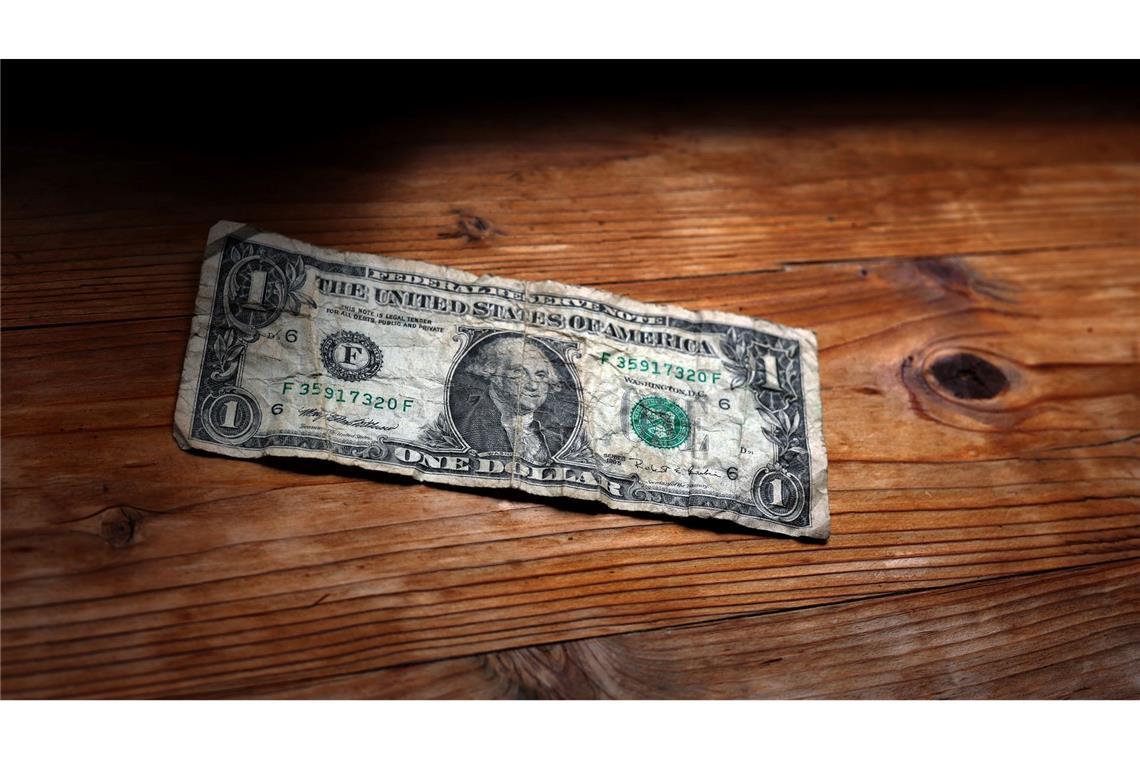 Wachsende US-Schulden machen globale Finanzbranche nervös Der Dollar ist globale Reservewährung. Doch die schnell steigende Staatsverschuldung weckt Zweifel an der finanziellen Stabilität der USA.