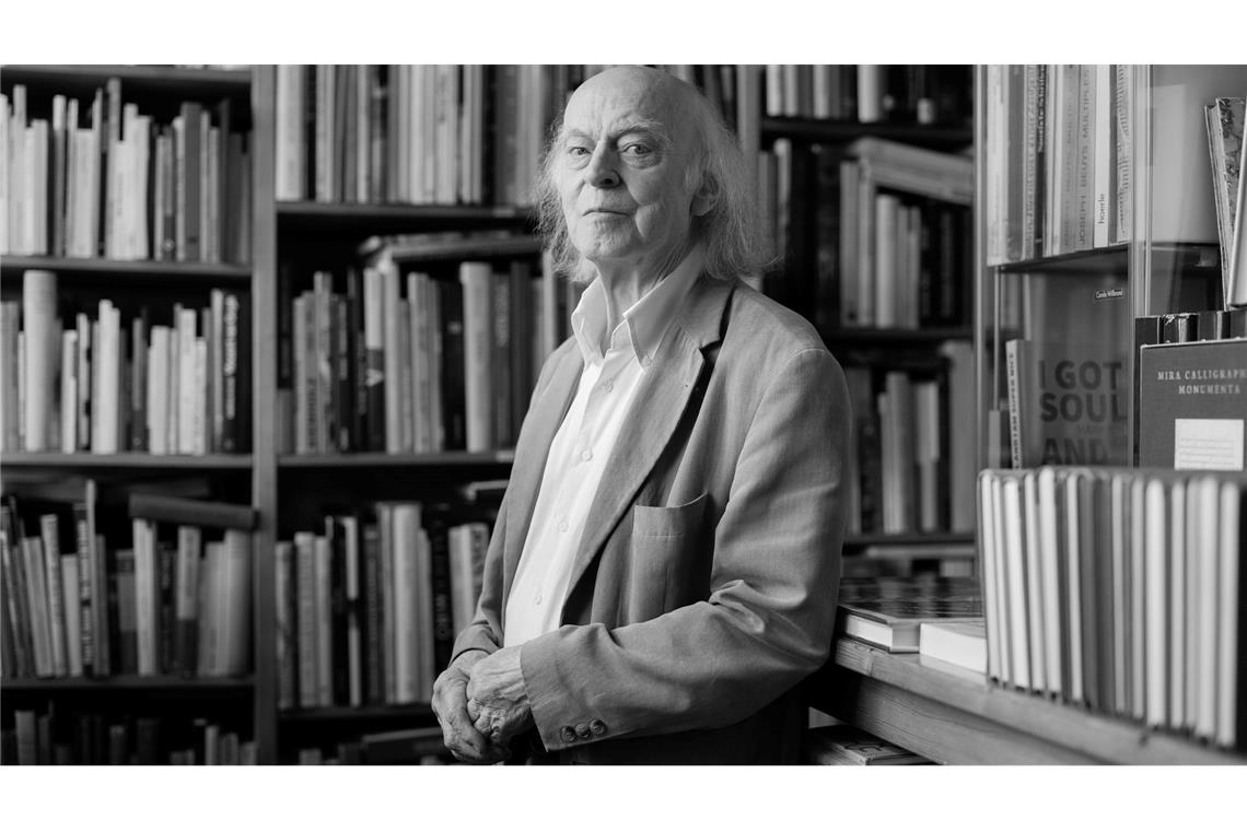 Tiktok-Antiquar Willbrand gestorben Der durch Tiktok und Instagram bekannte Antiquar und Literaturkenner Klaus Willbrand ist im Alter von 83 Jahren gestorben (Archivbild).
