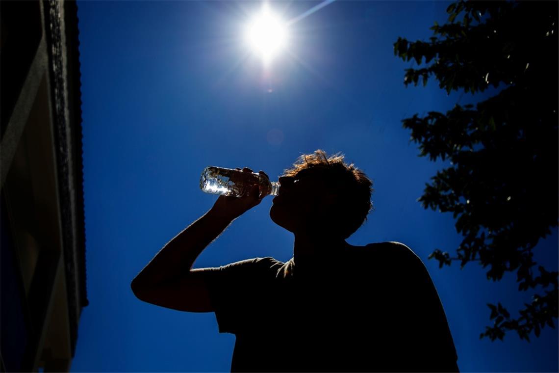 Der DWD erwartet weiter extreme Wärmebelastung und lokal bis zu 40 Grad. Erst kommende Woche soll es kühler werden.