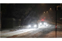 Der DWD sagte mögliche deutliche Einschränkungen im Straßenverkehr und bei den öffentlichen Verkehrsbetrieben hervor.