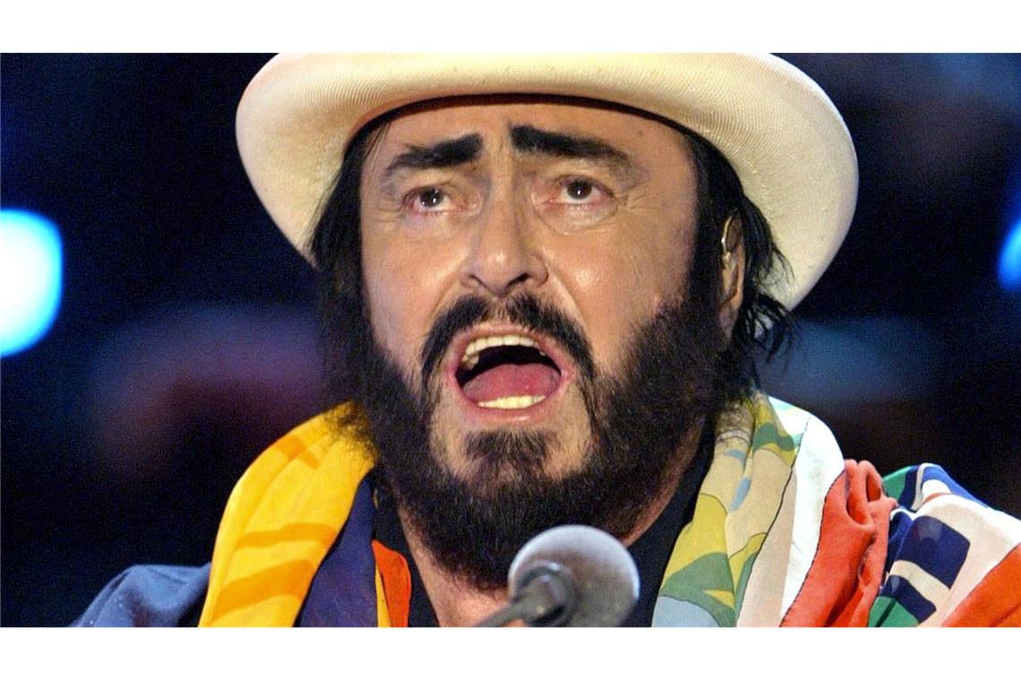 Der echte Luciano Pavarotti - 2003 bei einem "Wetten, dass..?"-Auftritt. (Archivbild)