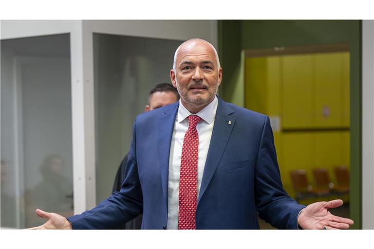 Der ehemalige CDU-Bundestagsabgeordnete Axel Fischer aus dem Wahlkreis Karlsruhe-Land im Gerichtssaal des Oberlandesgerichts München.