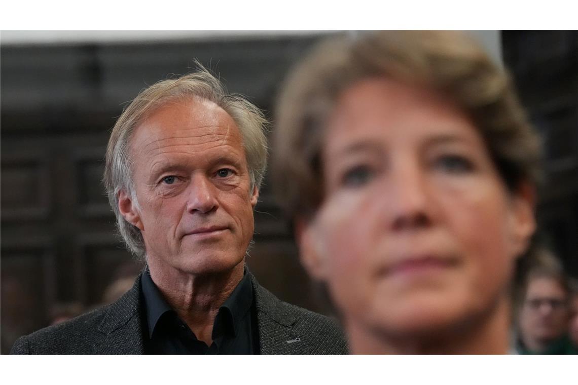 Zeuge im Block-Prozess: Observation schnell aufgeflogen Der ehemalige Fernsehmoderator Gerhard Delling hat nach Aussage eines Zeugen angeboten, die Kinder von Glücksburg nach Hamburg zu fahren.