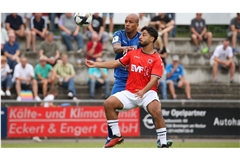 Der ehemalige Kicker-Spieler Mo Baroudi (re.) stürmt weiter für den 1. Göppinger SV.
Foto: Baumann/ Alexander Keppler