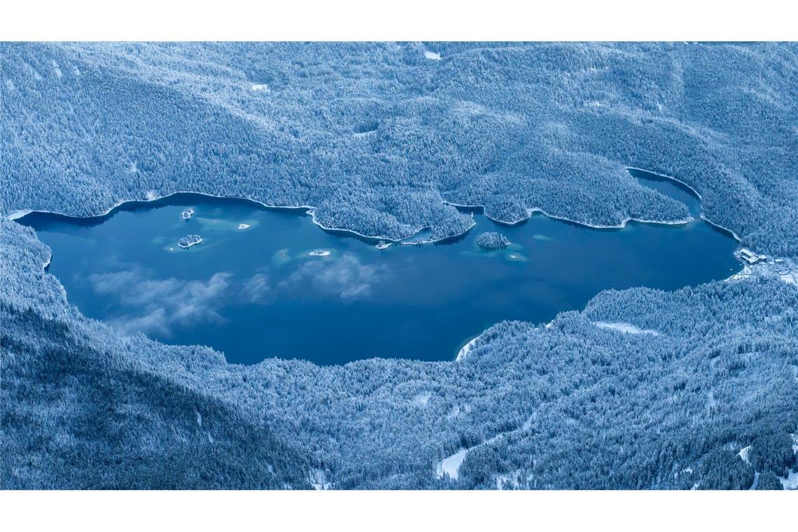 Der Eibsee im winterlichen Gewand