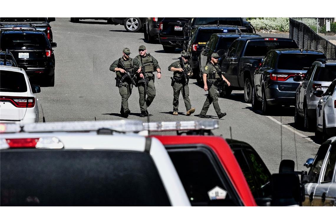 Schütze lockt Feuerwehr in den USA in tödlichen Hinterhalt Der Einsatz zog sich lange hin.