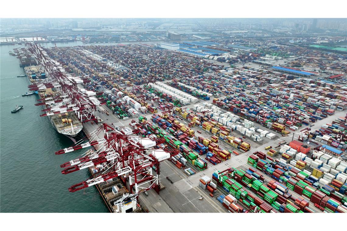 Trump im Anmarsch: Druck auf Chinas Wirtschaft Der Einzug von Donald Trump hat in China Sorgen vor neuen Zöllen ausgelöst. Das wäre schlecht für den Außenhandel. (Archivbild)
