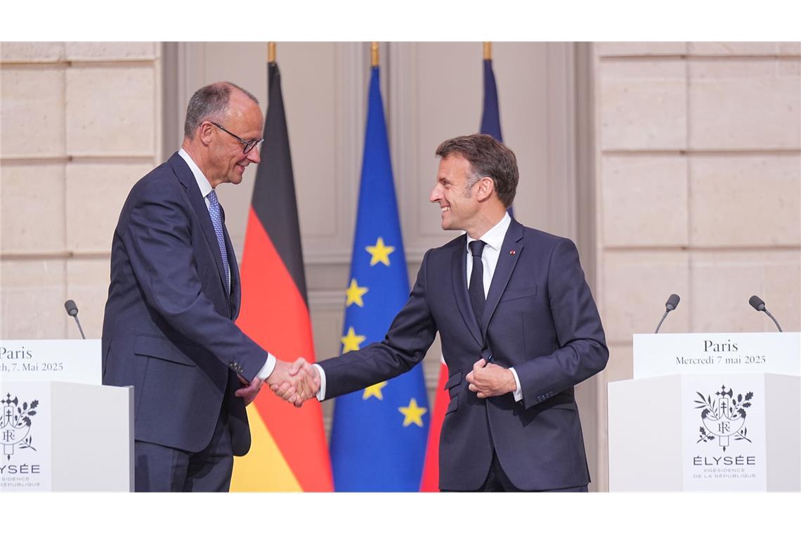 Erste Kanzlerreise: Neustart in Paris - Ärger in Warschau Der Empfang für den neuen deutschen Bundeskanzler in Paris war herzlich.