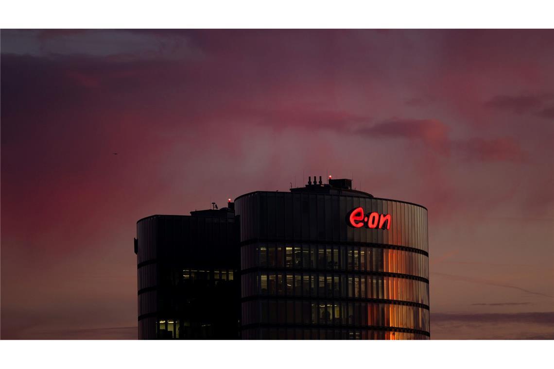 Eon erhöht Investitionen: Milliarden für Strom-Verteilnetz Der Energiekonzern Eon hat in den ersten drei Quartalen unterm Strich schon 2,2 Milliarden Euro verdient. (Archivbild)