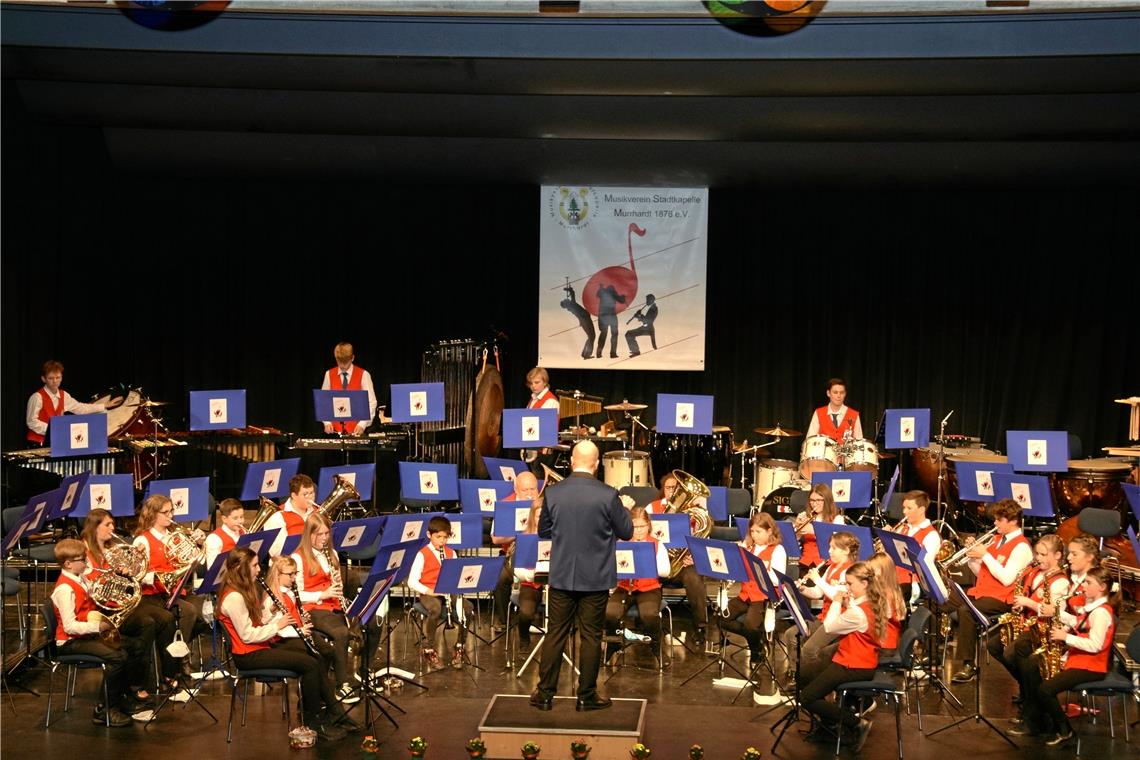Mitreißende Melodien und Musizierfreude Der erste Auftritt der Jugendkapelle nach der Fusion mit den Hit Kids ist gelungen. Foto: E. Klaper