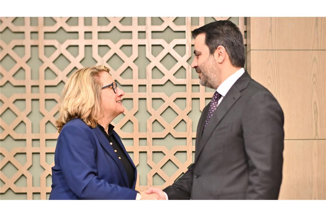 Schulze auf Erkundungsreise in Damaskus - schauen was geht Der erste Gesprächspartner von Entwicklungsministerin Svenja Schulze (SPD) in Damaskus ist der De-facto-Außenminister, Asaad al-Schaibani.