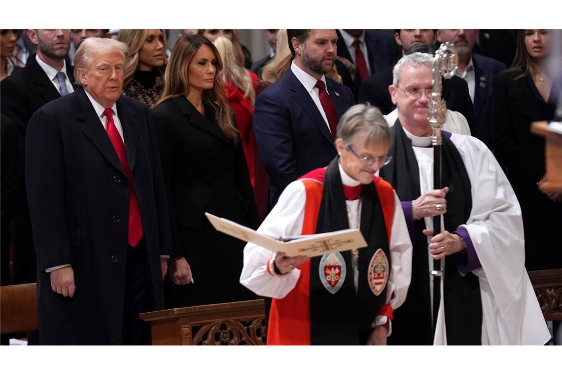 Trump testet Grenzen der Macht aus - erste Klagen Der erste volle Tag im Amt beginnt mit einem Gottesdienst für Trump - und mahnenden Worten der Geistlichen.