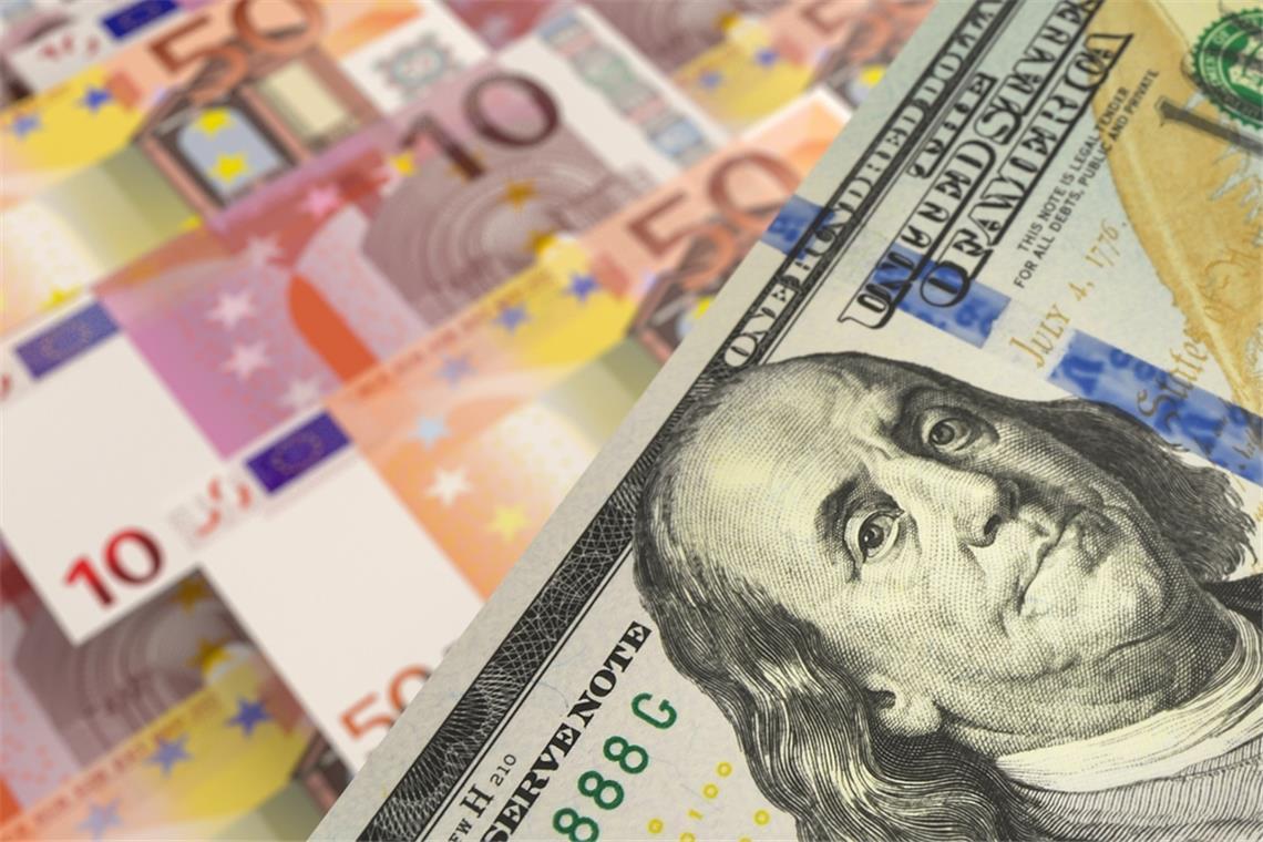 Warum fällt der Euro? - Die aktuellen Gründe im Überblick Der Euro verliert deutlich an Wert, doch woran liegt das? Die wichtigsten Ursachen für den aktuellen Kursrutsch und was Anleger jetzt wissen müssen.