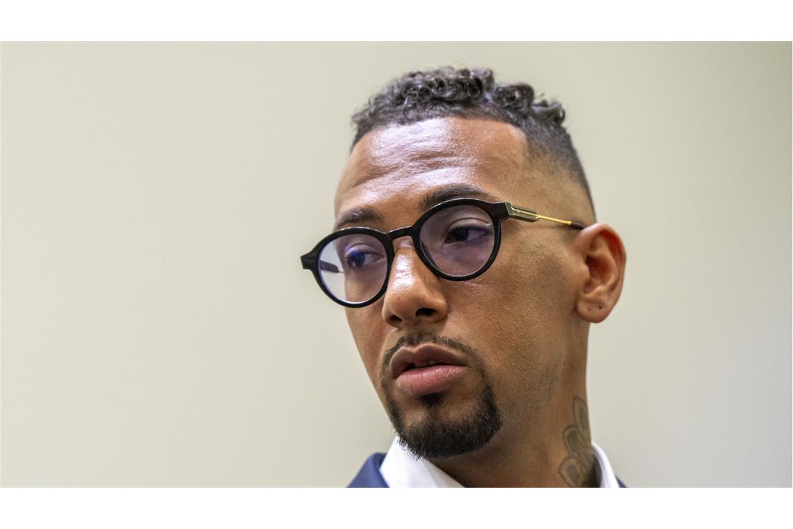 Staatsanwaltschaft stellt Verfahren gegen Ex-Nationalspieler ein Der Ex-Nationalspieler Jérôme Boateng vor Gericht (Archivbild)