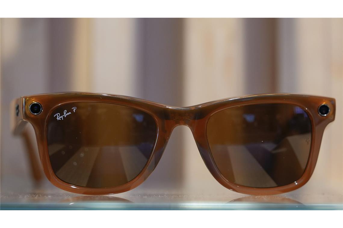 Der Facebook-Konzern Meta erwägt, seine Kamera-Brillen mit einer Gesichtserkennungs-Funktion auszurüsten. (Symbolbild)