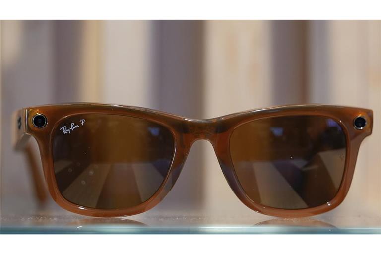 Der Facebook-Konzern Meta erwägt, seine Kamera-Brillen mit einer Gesichtserkennungs-Funktion auszurüsten. (Symbolbild)