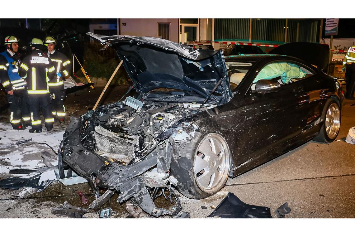 Mutmaßliches Autorennen mit Toten: Person weiter flüchtig Der Fahrer des am Unfall beteiligten Pkw wurde festgenommen.