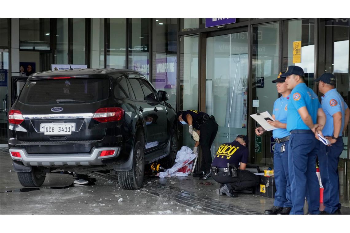 Auto fährt in Menschen am Flughafen Manila - zwei Tote Der Fahrer des Geländewagens hatte zuvor selbst jemanden zum Flughafen gebracht.