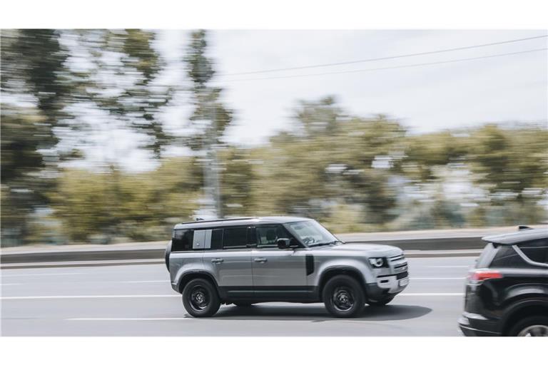 Der Fahrer war mit einem grauen SUV Range Rover unterwegs. (Symbolbild)