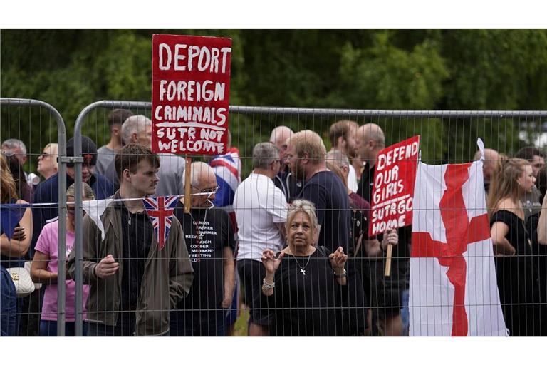 Sexualstraftäter irrtümlich aus britischer Haft entlassen Der Fall eines Asylbewerbers, der eine 14-Jährige im englischen Epping belästigte, wurde zum Anlass für wochenlange Proteste. (Archivfoto)