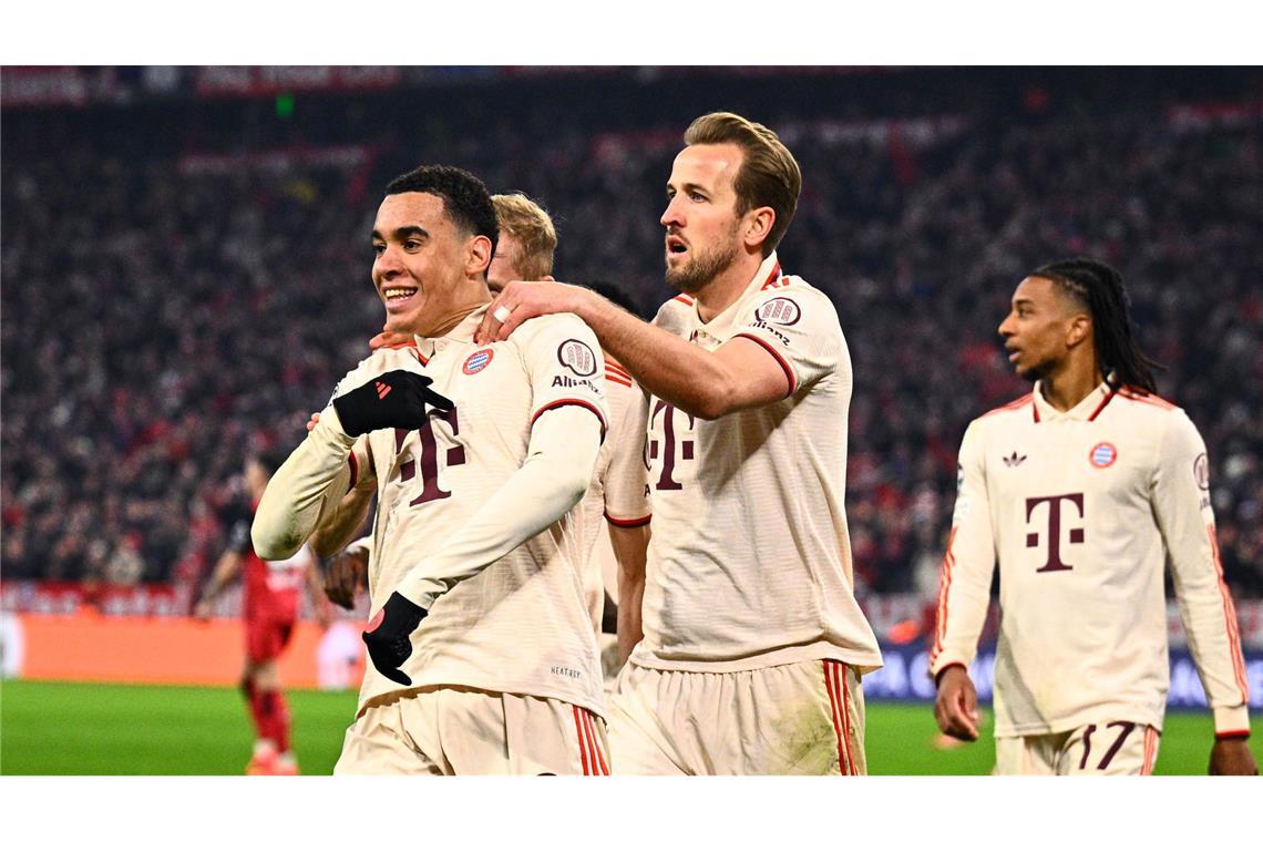 FC Bayern dominiert Bayer - 3:0 im Achtelfinal-Hinspiel Der FC Bayern hat sich im deutschen Champions-League-Duell mit Bayer Leverkusen eine ausgezeichnete Ausgangslage erspielt.