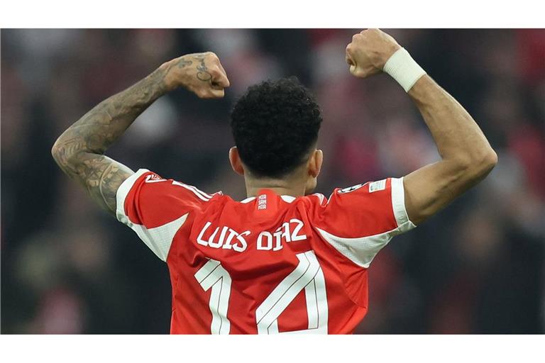 Der FC Bayern hat sich in einer wilden Fußball-Schlacht trotz zweier grober Fehler von Manuel Neuer ins Halbfinale der Champions League gekämpft.