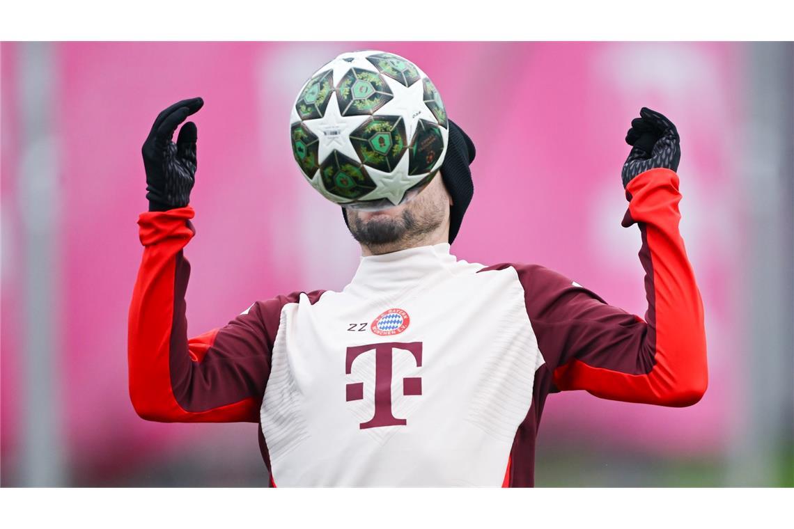 Bayerns Ehrenrunde auf Achtelfinal-Weg - "Krasse Atmosphäre" Der FC Bayern muss sich im Playoff-Hinspiel beweisen.