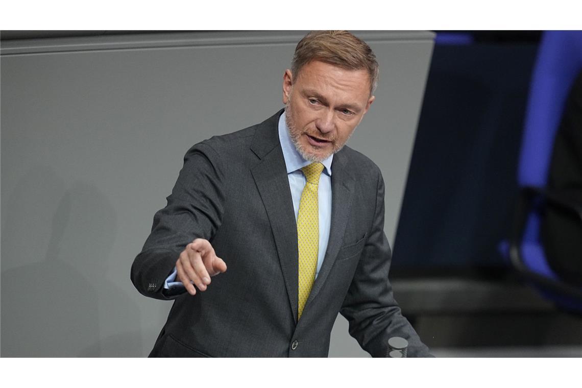 Migration: Nach der Abstimmung ist vor der Abstimmung Der FDP-Vorsitzende Christian Lindner erklärt, weshalb seine Fraktion den Antrag zu den Zurückweisungen unterstützt. Er nutzt die Debatte auch für eine Abgrenzung zu den früheren Ampel-Koalitionspartnern SPD und Grüne.