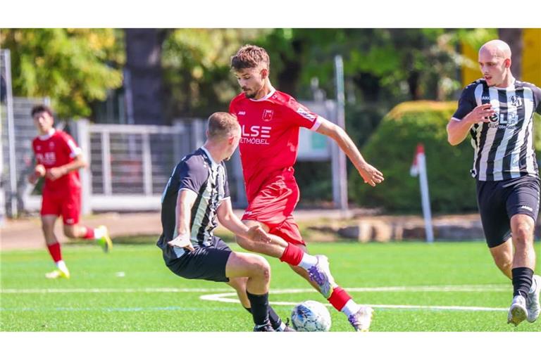 Der Fellbacher Maximilian Bresic bereitet in Balingen das 1:0 von Mert Icmez vor und erzielt später selbst das 2:0.