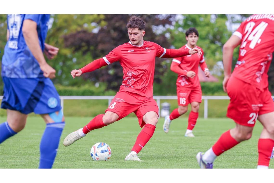 Der Fellbacher Rafael Terpsiadis vergibt vom Elfmeterpunkt das mögliche 1:1.