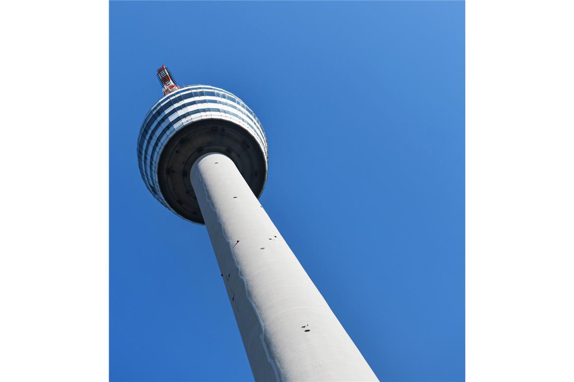 Der Fernsehturm wird schon wieder saniert Der Fernsehturm ist baufällig