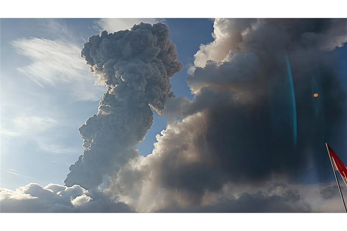 Vulkan Lewotobi Laki-Laki in Indonesien erneut ausgebrochen Der Feuerberg spuckt seit Tagen immer mehr Asche.