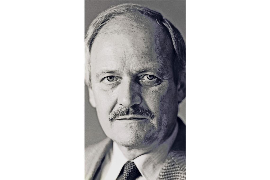 Der Finanzfachmann Heinz Branitzki steht  rund zwei Jahre an der Spitze von Porsche: von 1988 bis März 1990.  In seiner Zeit erholt sich Porsche von einer Krise, zu der unter anderem die zu große Abhängigkeit vom amerikanischen Markt beigetragen hat. Zum Vergleich: Porsche baute damals rund 30 000 Autos im Jahr. Heute sind es mehr als zehnmal so viele. 2022 lieferte Porsche 310 000 Fahrzeuge aus.