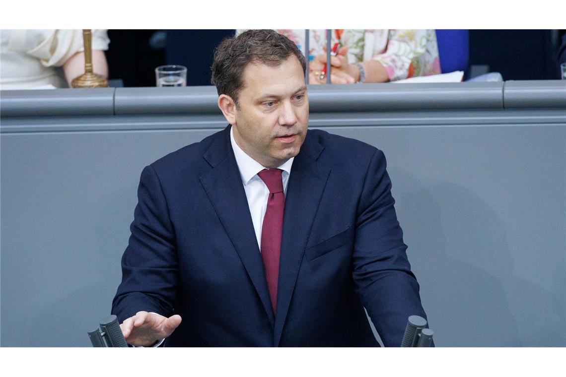 "Wortbruch"? Das Stromsteuer-Problem der Regierung Der Finanzminister gerät unter Druck.