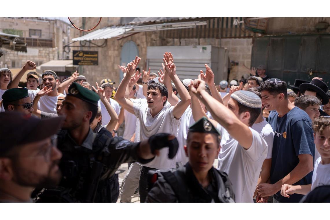 Fluchtaufruf in Gaza – Neuer Hilfsmechanismus soll anlaufen Der Flaggenmarsch verläuft jedes Jahr auch durch muslimische Viertel in Jerusalem, was Palästinenser als extreme Provokation sehen.