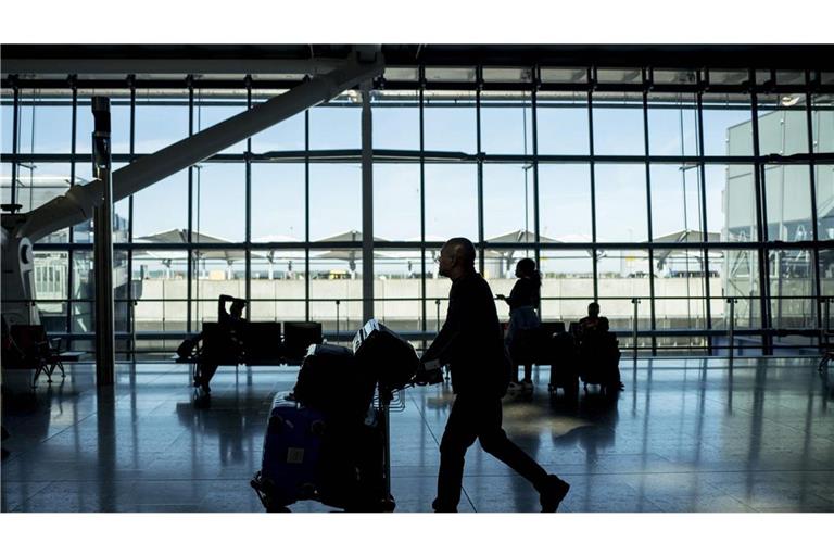 Der Flugbetrieb am Londoner Flughafen läuft wieder an. (Symbolbild)