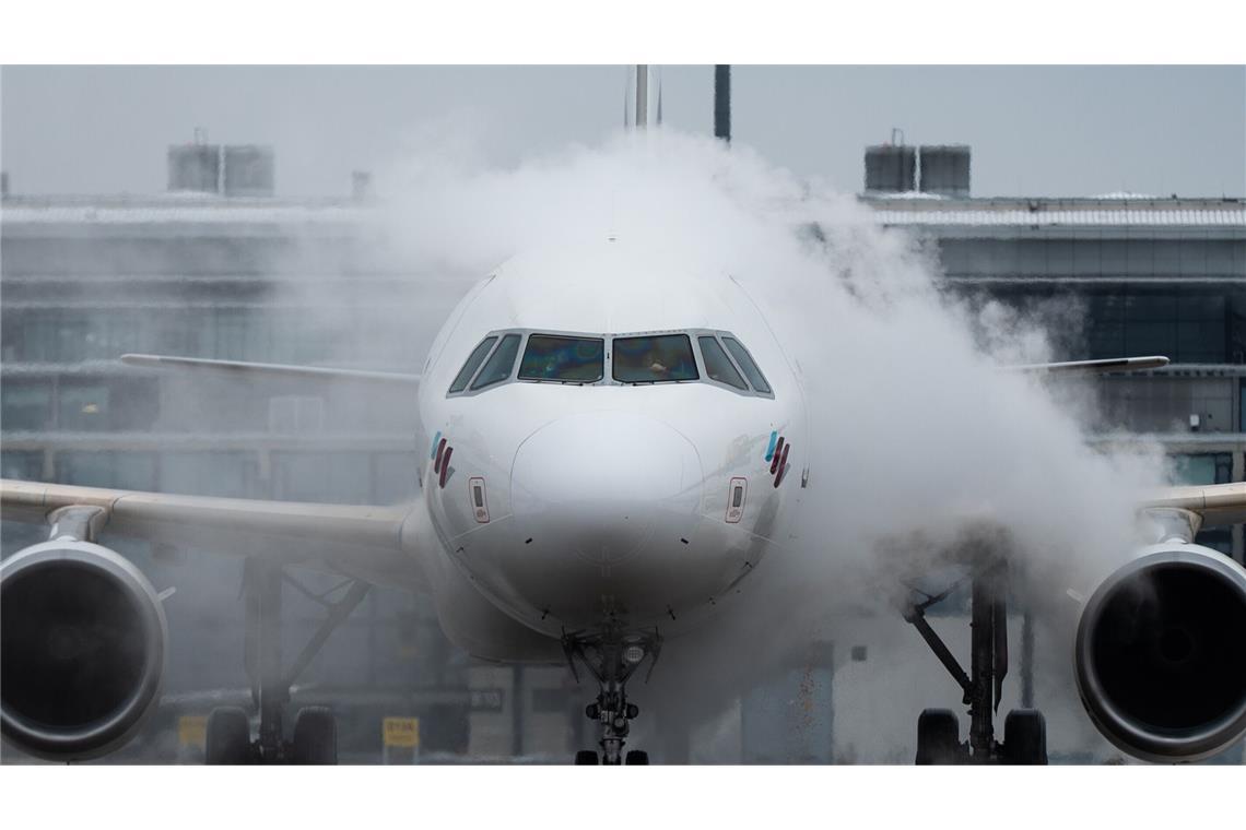 Der Flughafen BER hat mit dem Winterwetter zu kämpfen. (Archivbild)