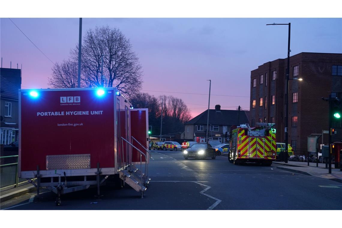 Londoner Feuerwehr: Brand in Umspannwerk unter Kontrolle Der Flughafen Heathrow wurde wegen eines Stromausfalls bis Mitternacht geschlossen.