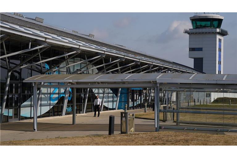 Der Flughafen London Southend bleibt nach dem Absturz eines Geschäftsflugzeugs vorübergehend geschlossen.