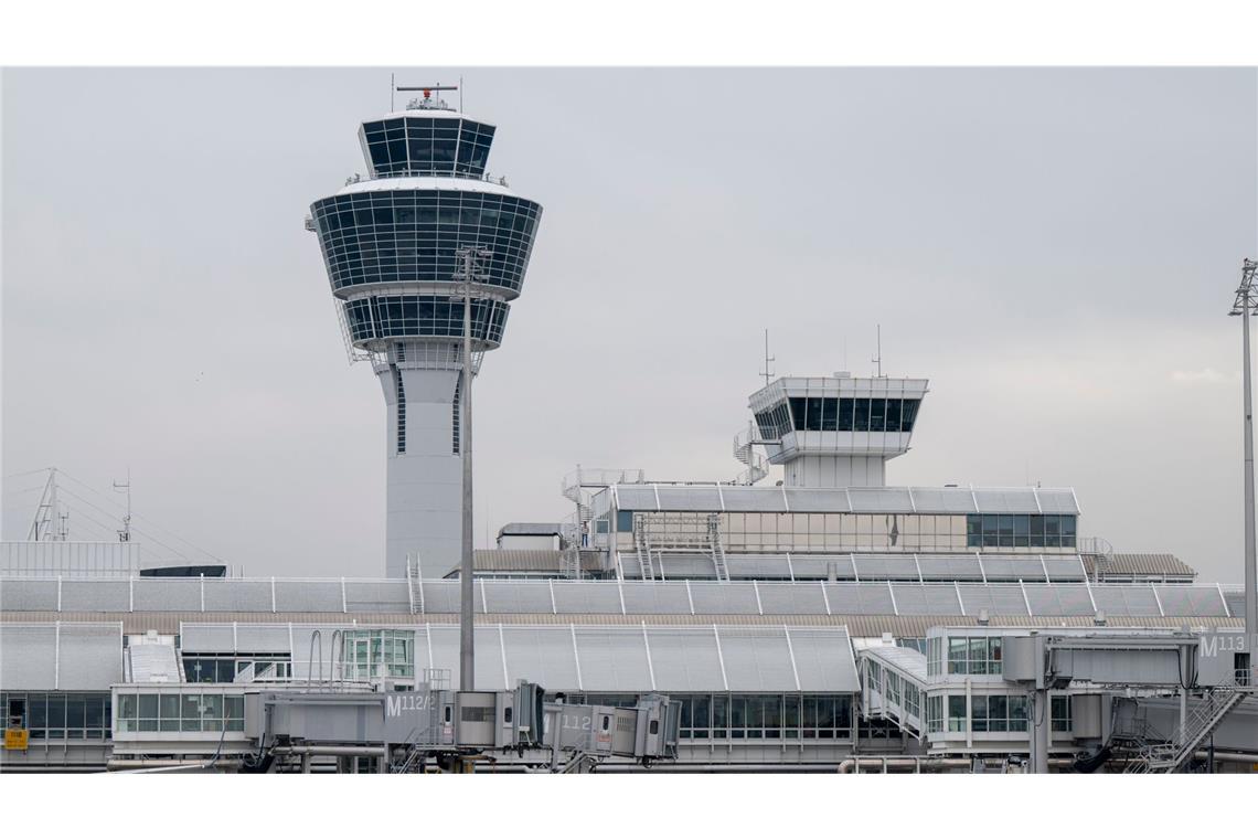 Der Flughafen München bleibt mit den öffentlichen Verkehrsmitteln weiter schwer zu erreichen.