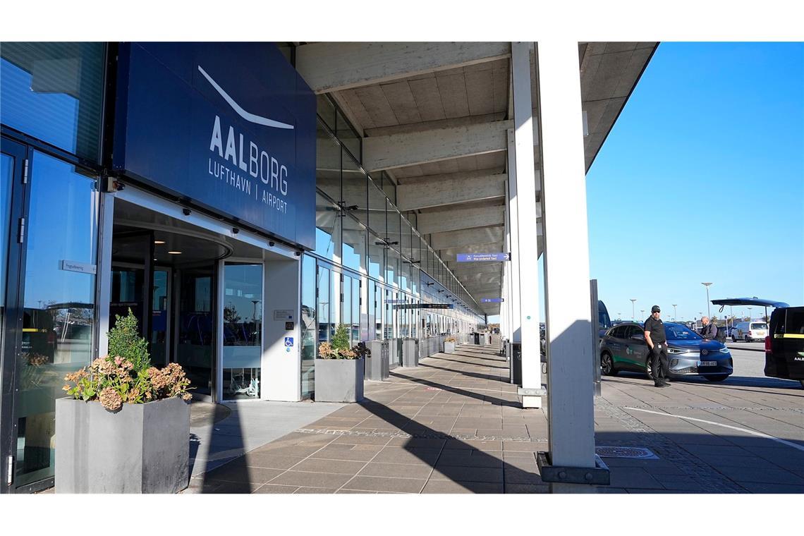 "Hybrider Angriff" mit Drohnen auf dänische Flughäfen Der Flughafen von Aalborg musste vorübergehend für Starts und Landungen gesperrt werden.