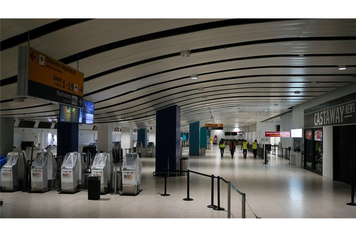 Nach Hurrikan "Melissa": Verwirrung an Jamaikas Flughäfen Der Flughafen von Montego Bay wurden durch Hurrikan "Melissa" beschädigt und blieb tagelang geschlossen.